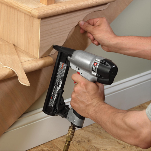 Ensemble d'agrafeuse &agrave; couronne &eacute;troite Rideout Tool & Machine Inc.