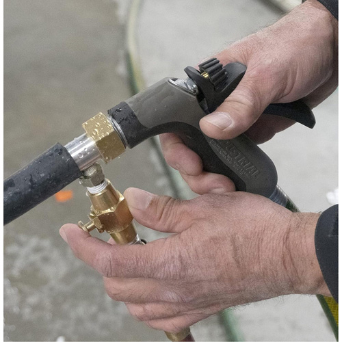 Outil de rinçage &agrave; contre-courant pour radiateur avec air Rideout Tool & Machine Inc.