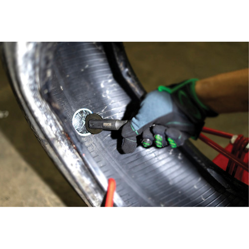 Outil robuste de roulage pour r&eacute;paration de pneus avec roulette &agrave; patch en acier Rideout Tool & Machine Inc.