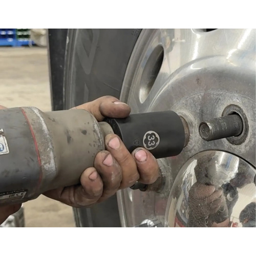Jeu de douilles hexagonales et h&eacute;licoidales pour &eacute;crous de roue de camion Rideout Tool & Machine Inc.