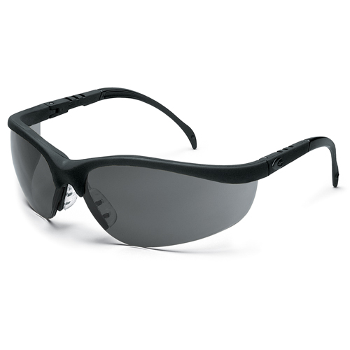 Lunettes de s&eacute;curit&eacute; Klondike, Lentille Grise/fum&eacute;e, Anti-&eacute;gratignures, R&eacute;pond ou surpasse la norme CSA Z94.3 Rideout Tool & Machine Inc.