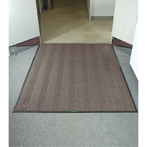 Tapis Waterhog Eco Elite, Essuie-pieds/grattoir, 4' x 20' x 3/8", Brun ch&acirc;taignier Rideout Tool & Machine Inc.