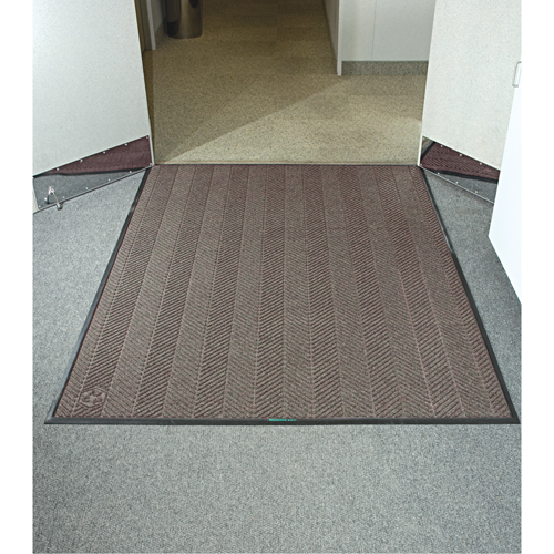 Tapis Waterhog Eco Elite, Essuie-pieds/grattoir, 6' x 20' x 3/8", Brun ch&acirc;taignier Rideout Tool & Machine Inc.