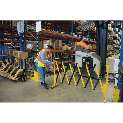 Expandable Barrier, 37" H x 11' L, Black/Yellow Rideout Tool & Machine Inc.