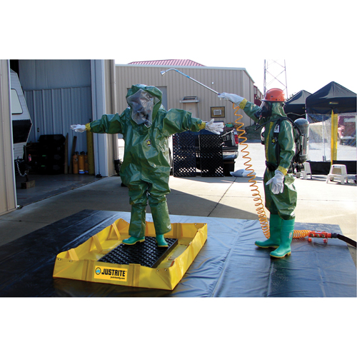 QuickBerm&reg; Lite Containment Berm, 119 gal. Capacity, 4' W x 6' L x 8" H, Snap-Up Bracket Rideout Tool & Machine Inc.