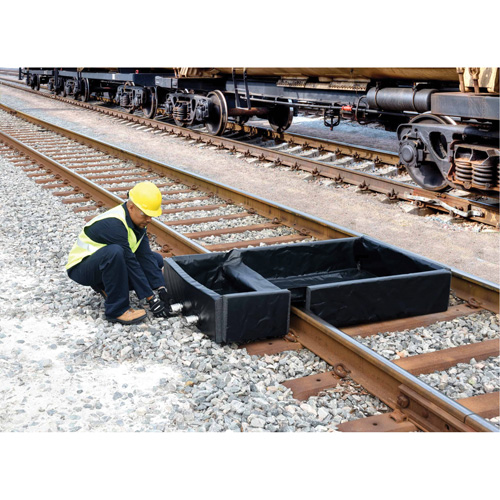 Ultra-Track Berm, 144 US gal. Capacity, 4' W x 6' L x 12" H, Foam Wall Rideout Tool & Machine Inc.