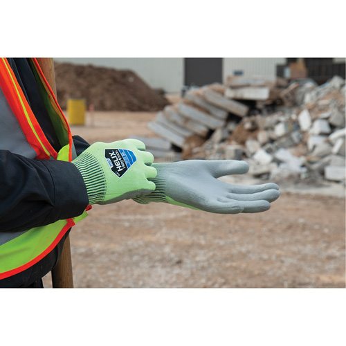 Gants r&eacute;sistant &agrave; la coupe & l'abrasion Helix 2057, Taille 6/T-petit, Calibre 13, Rev&ecirc;tement Polyur&eacute;thane, Enveloppe en PEHP, ASTM ANSI niveau A4/EN 388 niveau C Rideout Tool & Machine Inc.