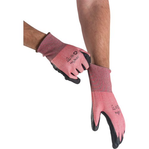 Gants &eacute;cologiques, l&eacute;gers, et r&eacute;sistants &agrave; la coupe, &agrave; haute dext&eacute;rit&eacute;, Taille 7, Calibre 18, Rev&ecirc;tement Mousse de nitrile, Enveloppe en Acier inoxydable/PEHP/rPET, ASTM ANSI niveau A4 Rideout Tool & Machine Inc.