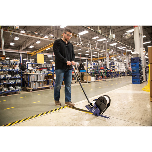 Ruban de marquage pour plancher ToughStripe Max, 2" x 100', Polyester, Noir et jaune Rideout Tool & Machine Inc.