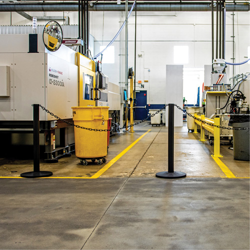 Industrial Stanchion Kit with Plastic Chain, 37" High, Black Rideout Tool & Machine Inc.