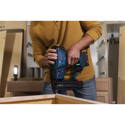 Ensemble cloueuse de finition de calibre 18 avec batterie Standard Power, 18 V, Lithium-ion Rideout Tool & Machine Inc.