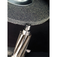 Meules homog&egrave;nes d'&eacute;barbage EXL Scotch-Brite, 1" x 1", Arbre de 3/16", Grain de 2A, Oxyde d'aluminium Rideout Tool & Machine Inc.
