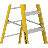 Escabeaux industriels robustes (s&eacute;rie 6900), 4', Fibre de verre, Capacit&eacute; 300 lb, Type 1A Rideout Tool & Machine Inc.