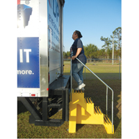 Escabeau industriel, 4 marches, 43" x 22-1/2" x Hauteur 66" Rideout Tool & Machine Inc.