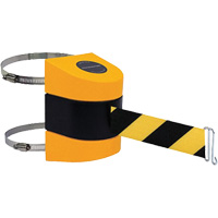 Support de poteau de barrière Tensabarrier<sup>MD</sup> avec courroie, Plastique, Fixation par pince, 24', Ruban Noir et jaune SGV454 | Rideout Tool & Machine Inc.