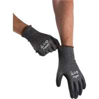 Gants &eacute;cologiques, l&eacute;gers, et r&eacute;sistants &agrave; la coupe, &agrave; haute dext&eacute;rit&eacute;, Taille 7, Calibre 21, Rev&ecirc;tement Mousse de nitrile, Enveloppe en Acier inoxydable/PEHP/rPET, ASTM ANSI niveau A5 Rideout Tool & Machine Inc.