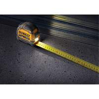Ruban &agrave; mesurer TOUGHSERIES &agrave; lampe, 26'/8 m, Marques de goujon Imp&eacute;rial & m&eacute;trique Rideout Tool & Machine Inc.