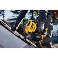 15° Cordless Coil Roofing Nailer Kit, 20 V, Lithium-Ion Rideout Tool & Machine Inc.
