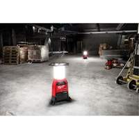 Lampe de chantier M18 Radius et chargeur avec One-Key, DEL, 4800/9000/2500 lumens, Boîtier en Plastique Rideout Tool & Machine Inc.
